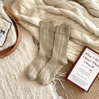 Nouvelles chaussettes en laine pour femmes pour l'automne et l'hiver 2024, chaussettes mi-mollet épaisses brodées de lettres, chaussettes chaudes en laine torsadée en forme de cœur
