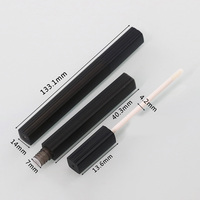 Carré rayé noir satin 2g mince tube lèvre glaçure tube brillant à lèvres bouteille emballage personnalisé noir mat sensation main peinture