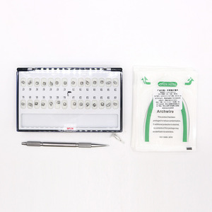 Kit de Ortodoncia Kotef con Soporte Metálico Autoligado 0.022, Cubierta Deslizante de 3 Ganchos, 4 Ganchos de Tracción y 8 Tubos para Bandas - Product Image 4