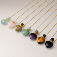 Vente en gros de pendentifs en forme de cœur en cristal naturel brut, flacon de parfum en jade en forme de cœur, flacon d'huile essentielle parfumée, collier