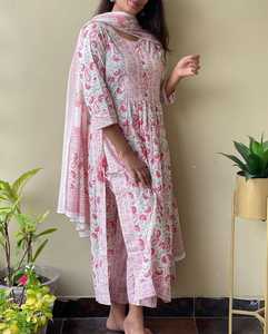 Costume indien au design moderne de haute qualité pour les tenues de fête et de mariage Costume Anarkali pour femmes d'Inde à exporter aux prix de gros - Product Image 3