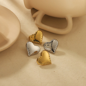 Pendientes de acero inoxidable en forma de corazón, minimalistas, dorados y plateados, para uso diario, para mujer - Product Image 2