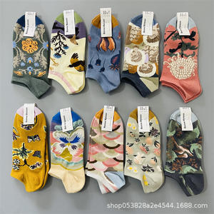 Chaussettes courtes en coton coloré pour femmes Fun Oil Painting Style Boat Design Logo Tricoté pour le printemps et les quatre saisons - Product Image 5