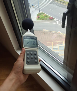 Cửa sổ nhôm phá vỡ nhiệt hiện đại với kính cường lực mờ Anodized khung màu đen cho chống ăn mòn ven biển - Product Image 6