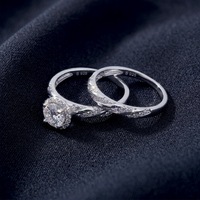 Ensemble de bagues de fiançailles et de mariage empilables pour femme en argent S925, avec moissanite ronde VVS, halo, croix torsadée à quatre griffes et pierres d'accent pavées