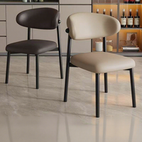 Chaise de salle à manger moderne en cuir à dossier incurvé, style luxe léger, avec pieds en métal noir, chaise d'appoint rembourrée pour la maison, la salle à manger, le café, le restaurant