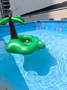 Bouée <span class=keywords><strong>gonflable</strong></span> pour chien en forme de cocotier, <span class=keywords><strong>lit</strong></span> flottant aquatique, transat d'extérieur pour animaux, jouet épaissi et portable en PVC, nouveau style, 5 kg - Product Image 5