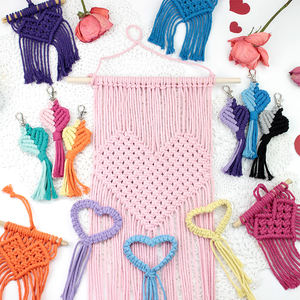 Kit de Macramé de Corazón para el Día de San Valentín, 4 en 1, <span class=keywords><strong>Tapiz</strong></span> de Poliéster/Llavero/Broche, Caja de Regalo de Bricolaje Estilo Boho para Principiantes con Tutorial - Product Image 6