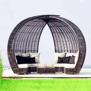 Resort Hotel Patio Luxury Sunbed With Coffee Table Pool Rattan Furniture Aluminum Frame Round Sofa Outdoor Daybed With Canopy