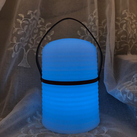 Lampe de bureau LED moderne à piles avec télécommande, 16 couleurs changeantes, corps en plastique résistant aux UV, abat-jour en métal, éclairage d'ambiance
