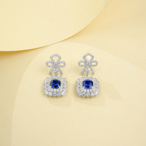 Boucles d'oreilles en argent 925 avec saphir bleu cultivé en laboratoire, design papillon ajouré, bords en dentelle, élégantes et gracieuses H - Product Image 3