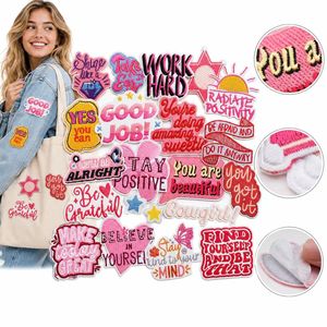 Toppe Ricamate <span class=keywords><strong>Motivazionali</strong></span> con Affermazioni Positive 'Stay Kind', 'Believe', 'Grateful' da Applicare con Ferro o Cucire - Product Image 1