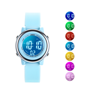 Orologio da polso digitale Sport verde per bambini 3ATM impermeabile con sette luci di colore e funzione di allarme per i ragazzi - Product Image 1