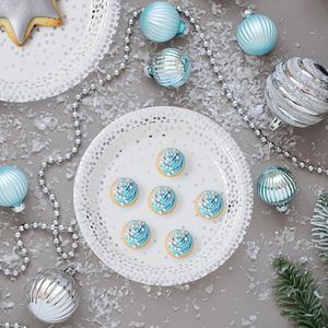 Plaques de fête rondes jetables OEM de 9 pouces, conceptions modernes de feuille de confettis à pois pour les fêtes d'anniversaire-Fournitures directes d'usine - Product Image 3