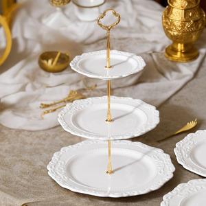 Plateau à gâteaux à trois étages en céramique blanc de luxe européen pour le thé de l'après-midi, plateau à desserts multi-étages pour la maison, les mariages et les restaurants - Product Image 2