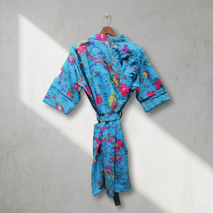 Bata tipo kimono de terciopelo con estampado floral azul, mangas largas y cinturón para mujer, ideal para estar en casa o en el salón. - Product Image 4