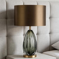 Lampe de chevet moderne et simple pour salon et chambre d'hôtel, avec lampe de table décorative en verre luxueuse et raffinée