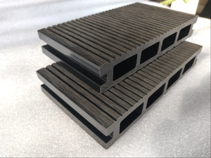 Plancher de balcon à trou carré Texture en bois Platelage composite en plastique imperméable pour plancher de piscine en WPC - Product Image 3