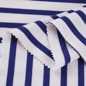 Rouleau de tissu rayé 300 GSM 98% polyester 2% élasthanne avec surface tricotée dense et structurée pour robes, chemises, jupes et costumes - Product Image 6