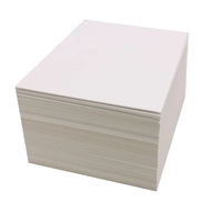 Papier enduit léger brillant de 54 64 68gsm dans des brochures de magazine d'impression de feuille