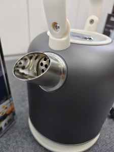 กาต้มน้ำไฟฟ้า Hoffmans รุ่นใหม่ ดีไซน์ใหม่ ความจุ 4.8 ลิตร สำหรับตลาดแอฟริกา กำลังไฟ 2000 วัตต์ ต้มน้ำเดือดเร็ว ดีไซน์หรูหราสำหรับครอบครัว - Product Image 3