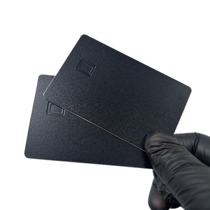 ขอบเคลือบเงา<span class=keywords><strong>บัตร</strong></span>เครดิตโลหะสีดำด้านเรียบมีช่องใส่ชิปขนาดเล็กและมีแถบเล็กๆอยู่ด้านหลัง - Product Image 2