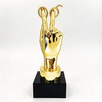 Trophée métallique portable personnalisé, sculpture dorée polie en forme de geste de main, base en cristal noir, prix artistique, cadeaux pour salons professionnels