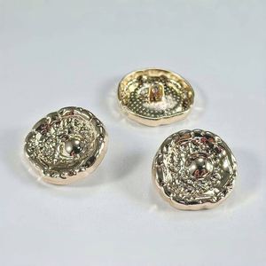 เสื้อสเวตเตอร์สามมิติลายลูกบอลปักด้วยมือสไตล์คลาสสิกกระดุมโลหะ - Product Image 3