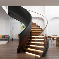 Escalier intérieur personnalisé de luxe en bois à bande de roulement en marbre Garde-corps en verre Escalier incurvé en acier à limon