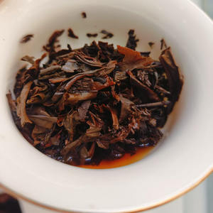 2003 год, знаменитый китайский чай пуэр да Йи, бренд <span class=keywords><strong>Shen</strong></span> Puerh Cha Bing, неферментированный Yunnan Qi Zi Bing Pu Er, чайный торт, 357 грамм - Product Image 5