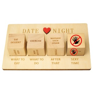 Venta caliente Sexy Cita Dados de <span class=keywords><strong>noche</strong></span> para parejas Funning Night Dating Decision Dados Madera Craft Lover Dating Fun Dice Juguetes sexuales - Product Image 5