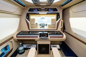 Kit de conversion intérieure de luxe pour Toyota Hiace avec sièges VIP, <span class=keywords><strong>bureau</strong></span> électrique, cloison intelligente et grand écran tactile - Product Image 5