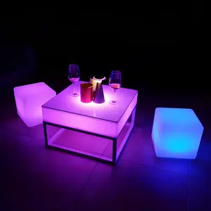 Plastic Lichtgevende Salontafel Cocktailtafel Voor Bar Night Club Night Party Kleurrijke En Levendige Lichteffecten Met Metalen Frame