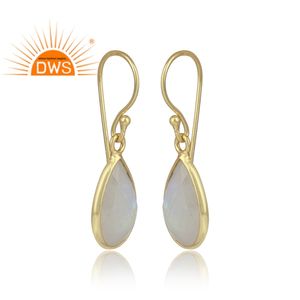 Pendientes de piedra lunar arcoíris en forma de pera, chapados en oro indio, con engaste de plata de diseñador, tipo gancho, fabricante de joyería - Product Image 2