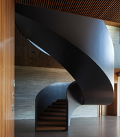 VIKO Intérieur de haute qualité Vente à chaud Intérieur de style noir Pédale en bois Escalier incurvé Escalier en colimaçon