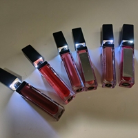 Emballage cosmétique de bouteille vide de glaçure de lèvre avec le tube noir mat carré de brillant à lèvres de 7ml avec la LED avec le miroir