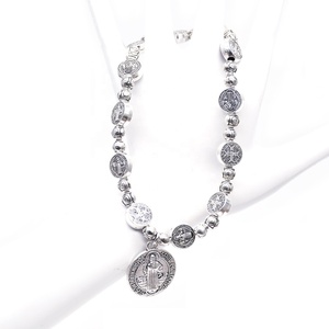 Bracciale con Medaglie di Gesù e San Benedetto, Croce in Argento Antico, Gioiello Religioso - Product Image 4