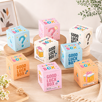 Coffret cadeau pour la Journée des enfants avec finition bronzée, doublure en éponge, design pliable, thème de dessin animé mignon, jouets surprise