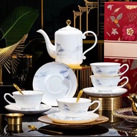 Ensemble de café élégant en porcelaine blanche 9 pièces avec bordure dorée, motif paysage bleu, théière et tasses avec soucoupes en céramique pour coffret cadeau