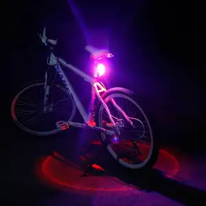 Luz trasera de bicicleta de 360 grados recargable por USB, luz trasera LED de 7 modos para bicicleta con haz de seguridad, equipo de ciclismo alimentado por batería