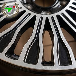 Rueda de aleación forjada monobloque de plato profundo con tapa central, cara mecanizada de dos tonos, en stock, llanta de repuesto para coche de pasajeros de lujo - Product Image 4