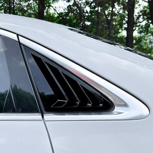 สติ๊กเกอร์ติดกระจกหลังรถยนต์ Audi A3 8Y 2020+ รุ่นซีดาน ลายคาร์บอนไฟเบอร์สีดำเงา - Product Image 1
