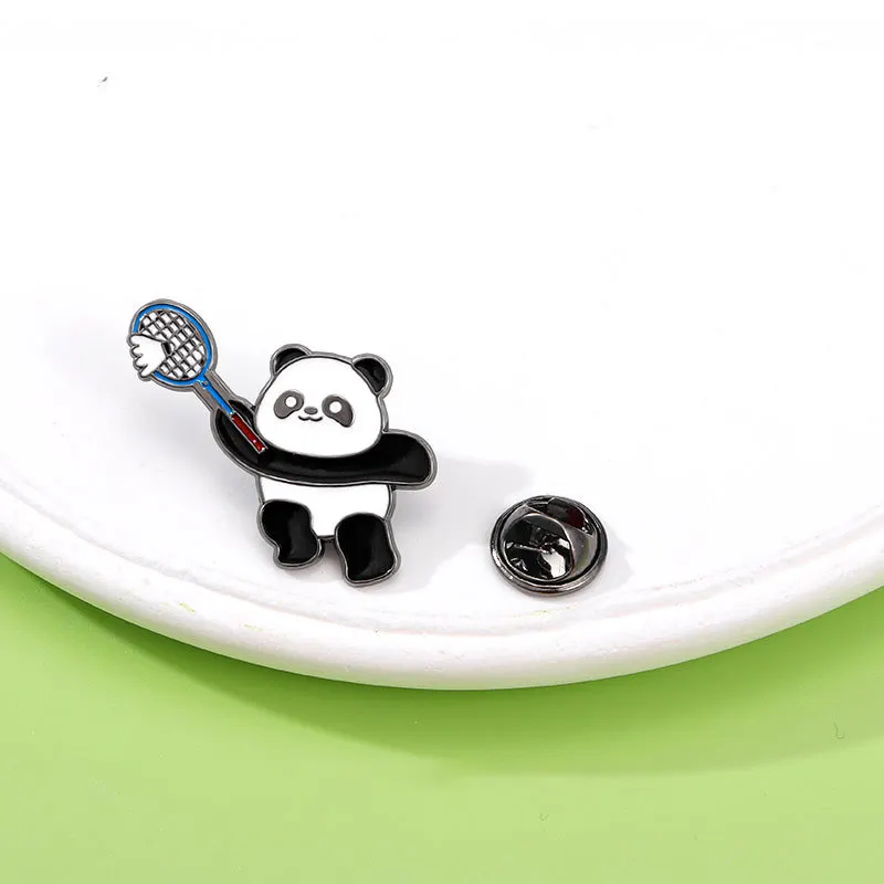 Venta al por mayor de dibujos animados deporte Panda lindo insignia personalizada etiqueta de metal encanto nombre duro esmalte pines