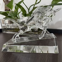 Figurine de taureau en cristal K9 en gros, statue de taureau de Wall Street en cristal transparent, gravure de logo personnalisée, récompense d'entreprise