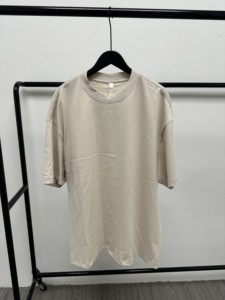 T-Shirt Grafica DTG Personalizzata di Lusso con Logo, Oversize a Spalla Scesa, Pesante, Sostenibile per Uomo - Product Image 4