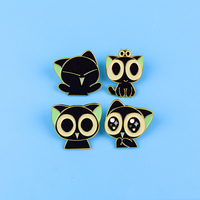 Épinglette en émail chat noir de dessin animé mignon pour femmes et hommes, badges de revers pour sacs à dos, badges pour sacs, broche bijou pour vêtements et accessoires