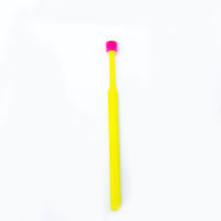 Brosse à dents pour chien de haute qualité en stock avec manche en plastique et poils Couleur et logo personnalisables