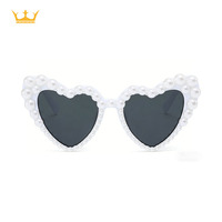 Nouvelles Lunettes de Soleil Tendance pour Femme, Style Y2K, Cœur, Perles Blanches, en Plastique, Accessoire de Fête Estivale, Plage