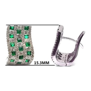 Boucles d'oreilles créoles en or blanc 18 carats avec émeraude verte taille émeraude, collection Love, cadeau tendance pour femme, idéal pour mariage et soirée - Product Image 2