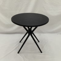 Table ronde en rotin synthétique résistante aux intempéries avec pieds en forme de croix, table d'extérieur légère en plastique pour petite terrasse extérieure